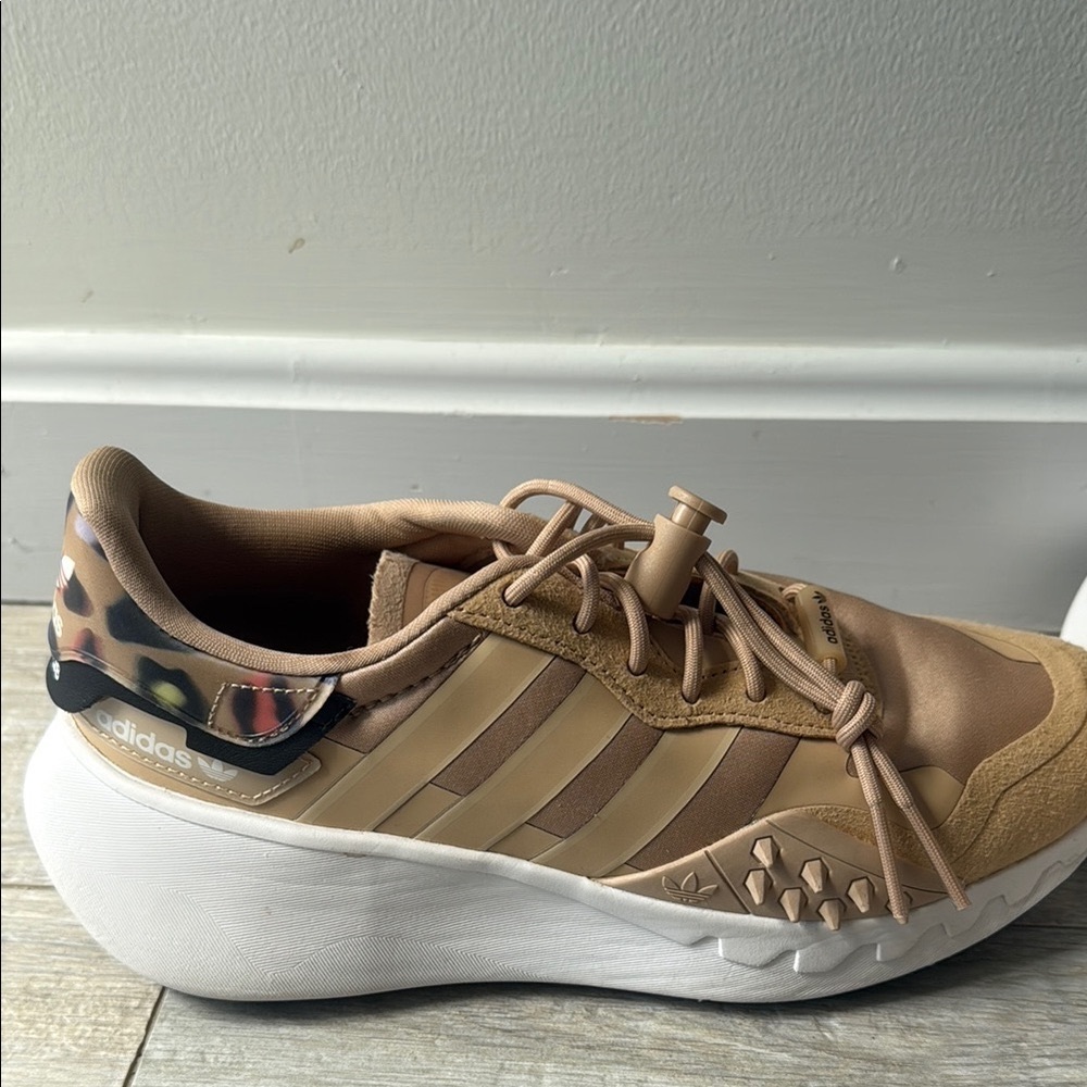 Adidas Tan Sneakers with Suede and Mesh Low-Top Design